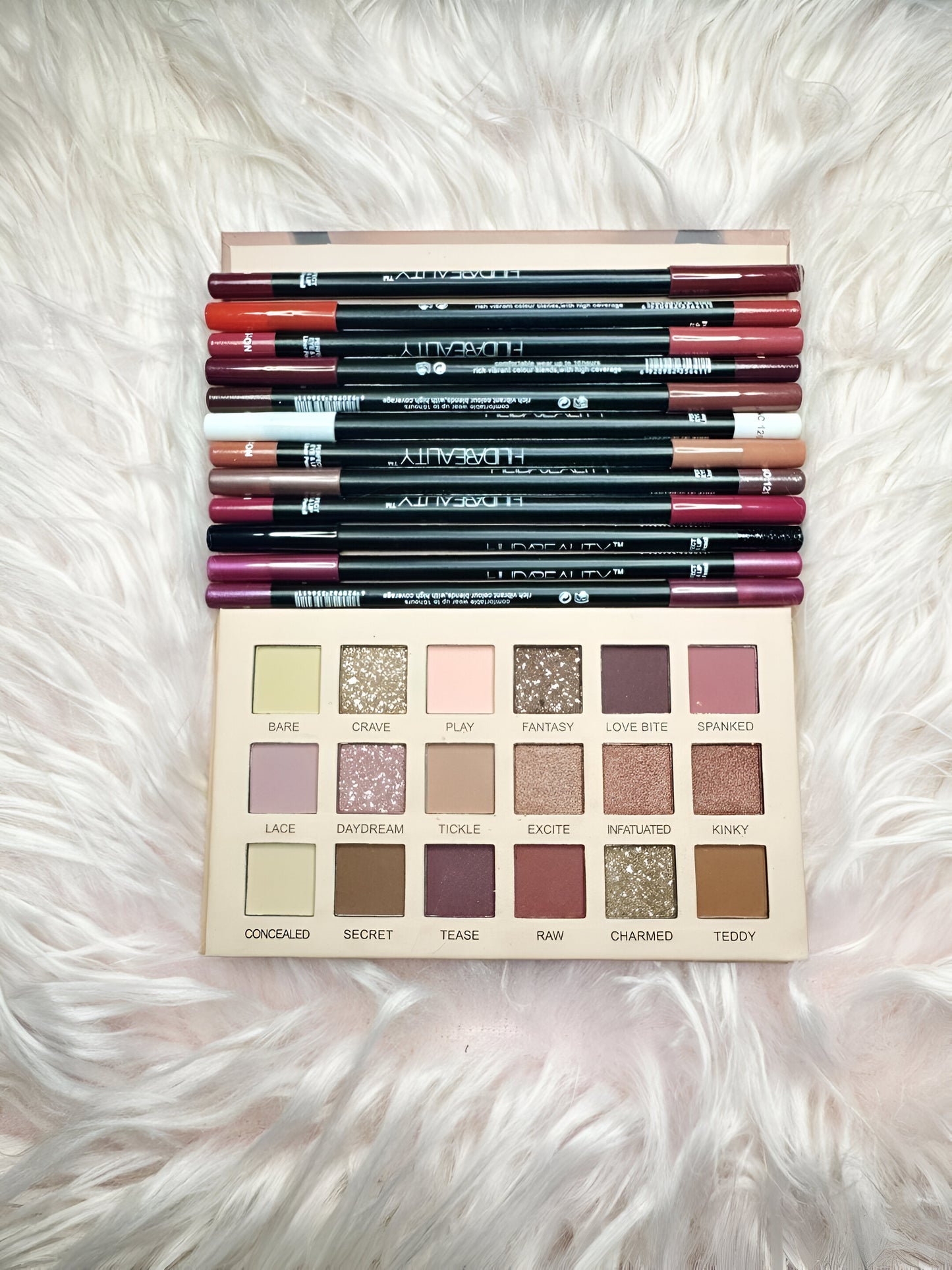 2-in-1 Makeup Set – Lip Pencil & Eyeshadow Palette for a Complete Look